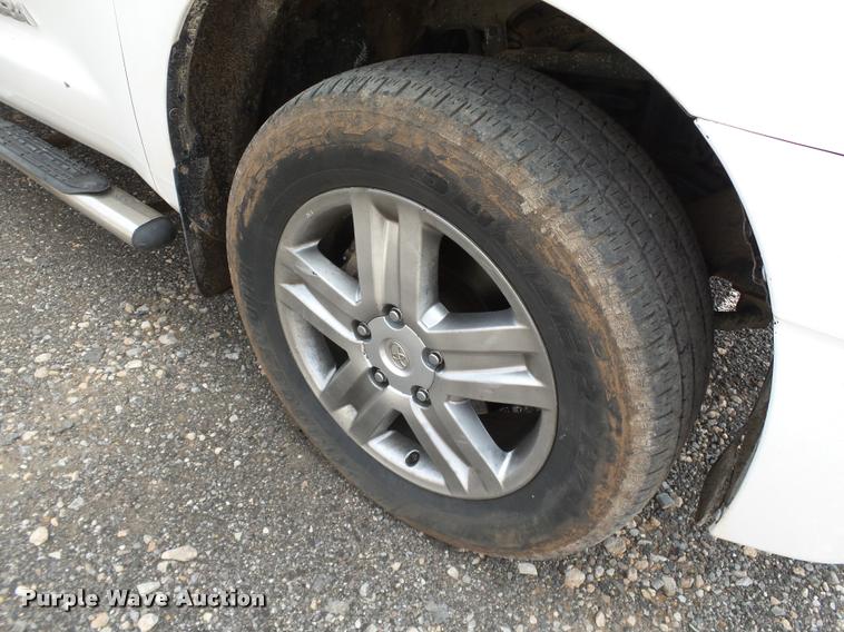 image for item DB0245 2008 Toyota Tundra Limited CrewMax pickup truck