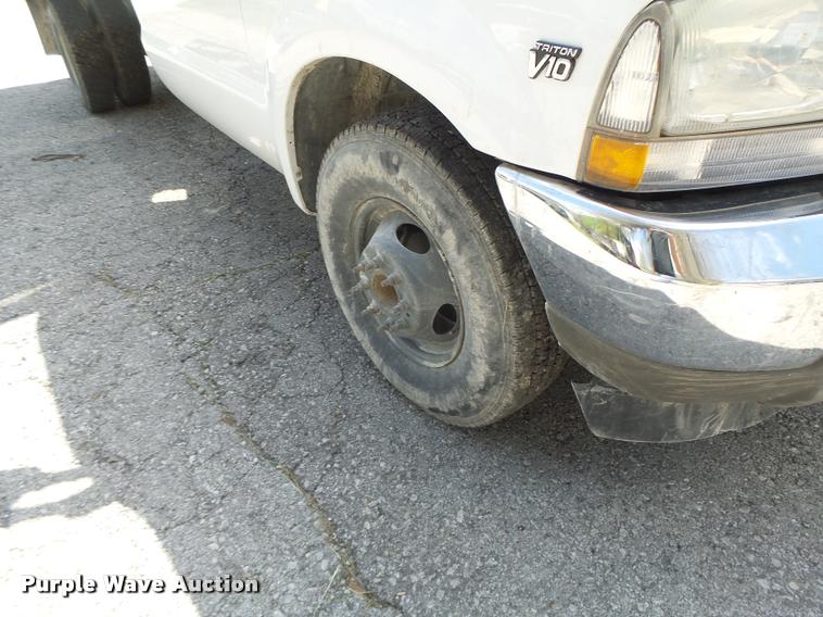 image for item DB1307 2004 Ford F350 flat dump bed pickup truck