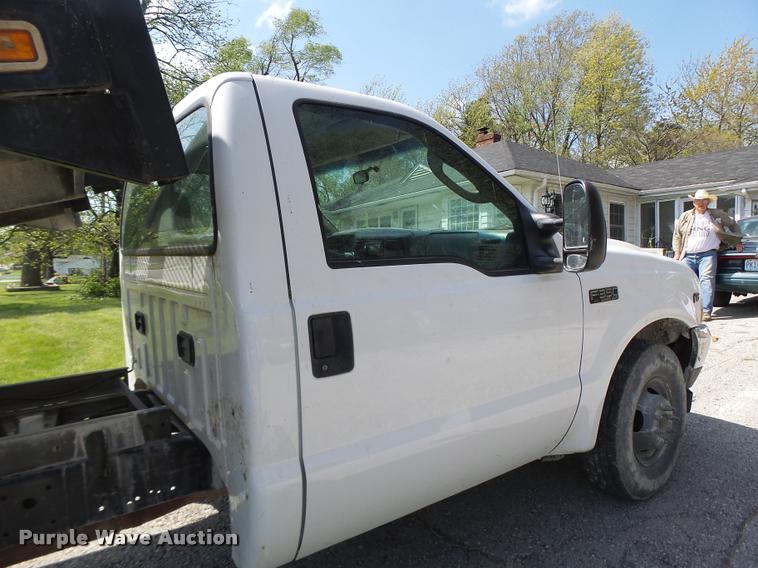 image for item DB1307 2004 Ford F350 flat dump bed pickup truck