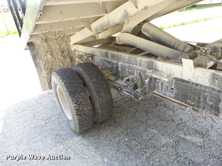 image for item DB1307 2004 Ford F350 flat dump bed pickup truck