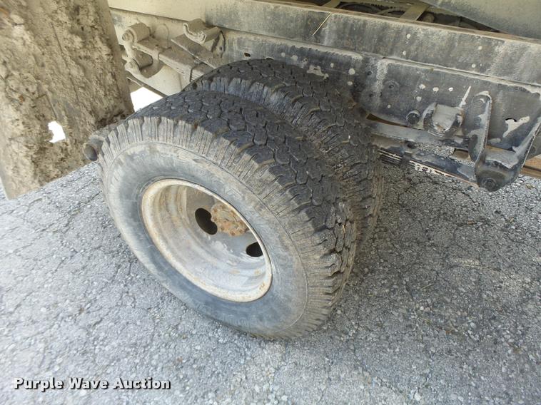 image for item DB1307 2004 Ford F350 flat dump bed pickup truck