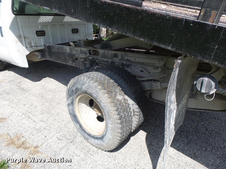 image for item DB1307 2004 Ford F350 flat dump bed pickup truck
