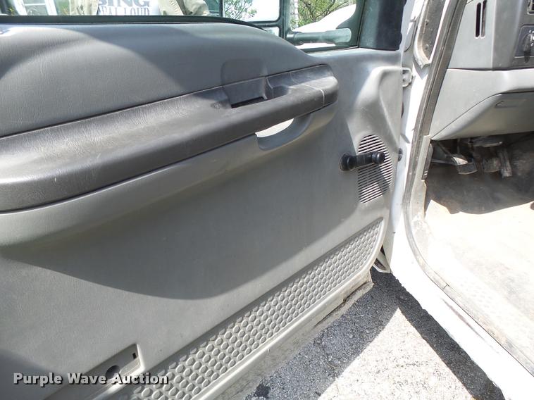 image for item DB1307 2004 Ford F350 flat dump bed pickup truck