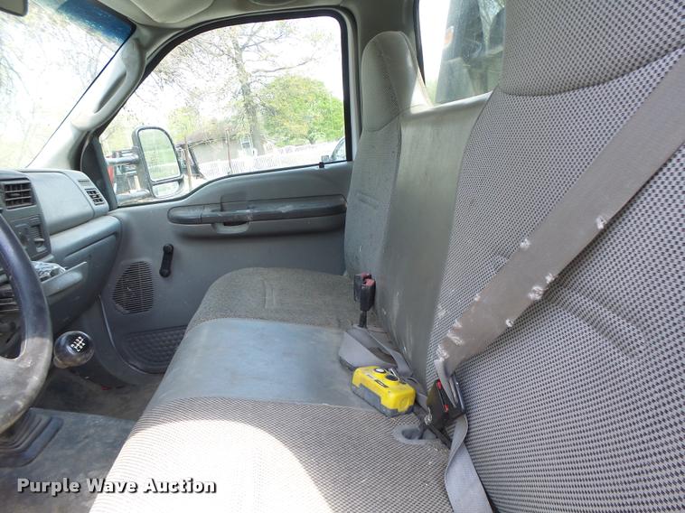 image for item DB1307 2004 Ford F350 flat dump bed pickup truck