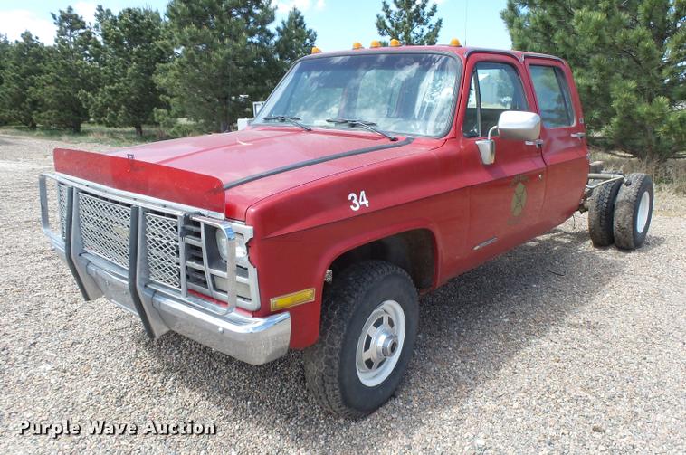 image for item DB2528 1989 Chevrolet Cheyenne 3500 Crew Cab pickup truck cab and chassis