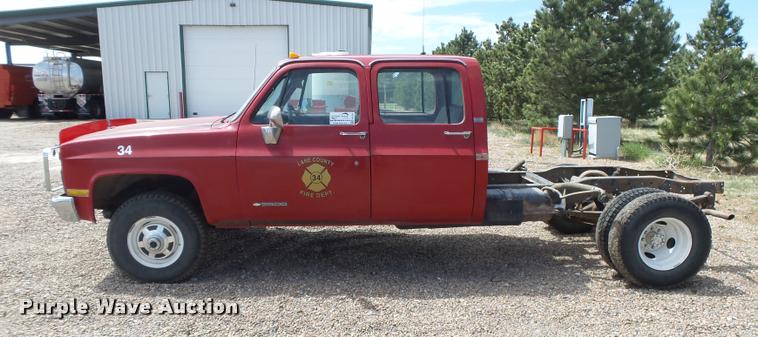 image for item DB2528 1989 Chevrolet Cheyenne 3500 Crew Cab pickup truck cab and chassis