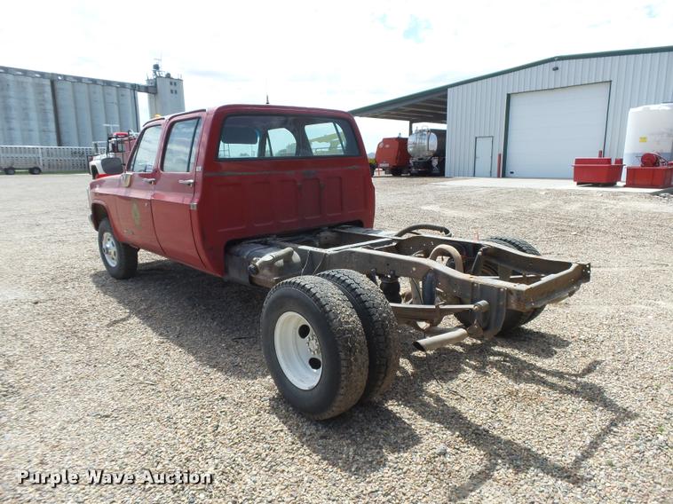 image for item DB2528 1989 Chevrolet Cheyenne 3500 Crew Cab pickup truck cab and chassis