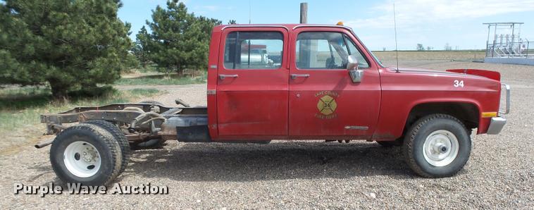 image for item DB2528 1989 Chevrolet Cheyenne 3500 Crew Cab pickup truck cab and chassis