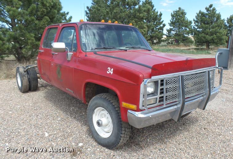 image for item DB2528 1989 Chevrolet Cheyenne 3500 Crew Cab pickup truck cab and chassis