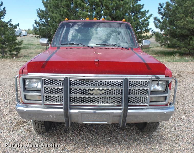 image for item DB2528 1989 Chevrolet Cheyenne 3500 Crew Cab pickup truck cab and chassis