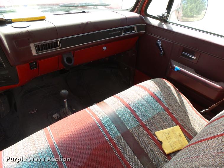 image for item DB2528 1989 Chevrolet Cheyenne 3500 Crew Cab pickup truck cab and chassis