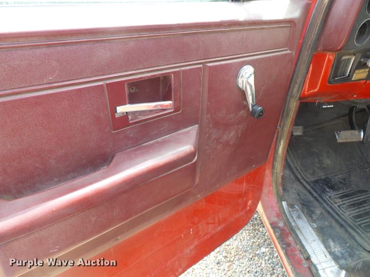 image for item DB2528 1989 Chevrolet Cheyenne 3500 Crew Cab pickup truck cab and chassis