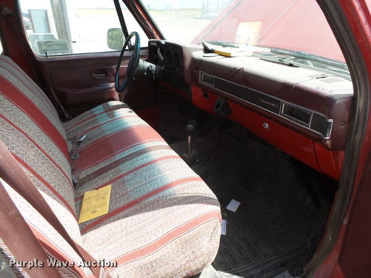 image for item DB2528 1989 Chevrolet Cheyenne 3500 Crew Cab pickup truck cab and chassis