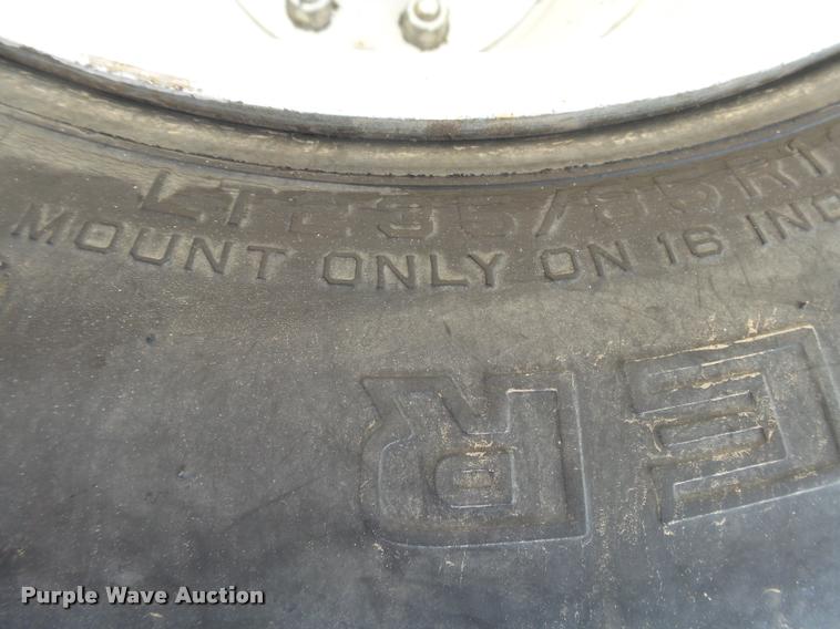 image for item DB2528 1989 Chevrolet Cheyenne 3500 Crew Cab pickup truck cab and chassis