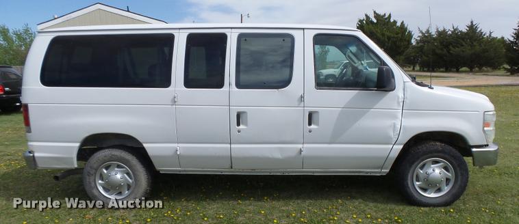 image for item DB2535 2008 Ford E350 Super Duty XL van