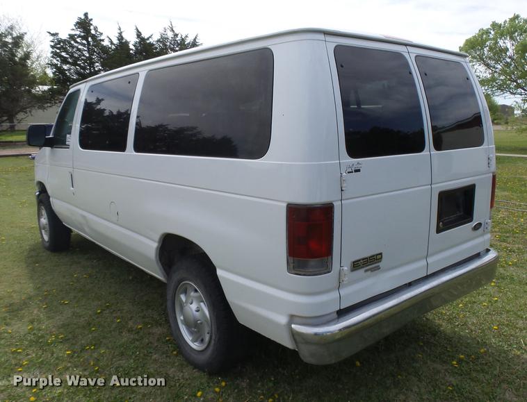 image for item DB2535 2008 Ford E350 Super Duty XL van