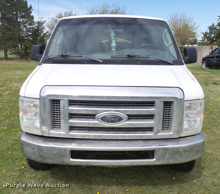 image for item DB2535 2008 Ford E350 Super Duty XL van