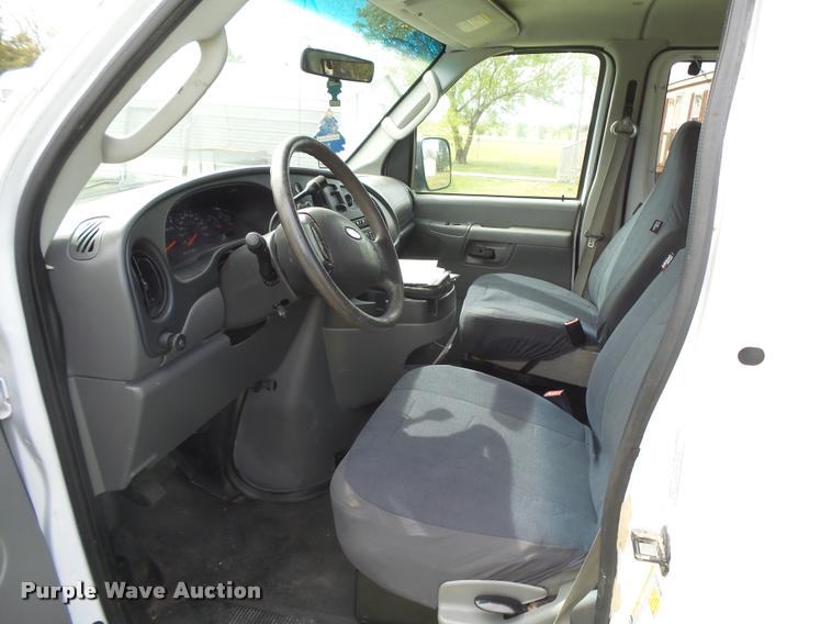 image for item DB2535 2008 Ford E350 Super Duty XL van