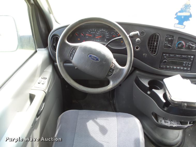 image for item DB2535 2008 Ford E350 Super Duty XL van