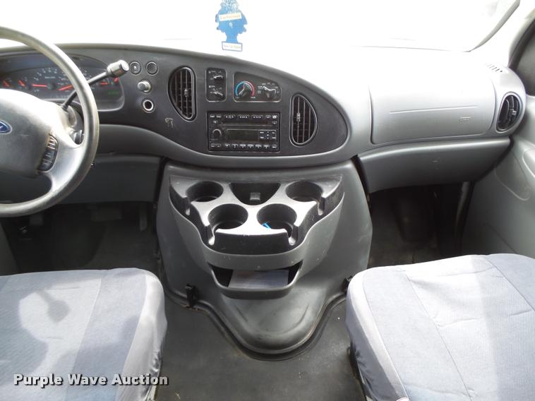 image for item DB2535 2008 Ford E350 Super Duty XL van