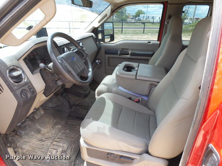 image for item DB2547 2008 Ford F350 XLT Super Duty SuperCab flatbed pickup truck