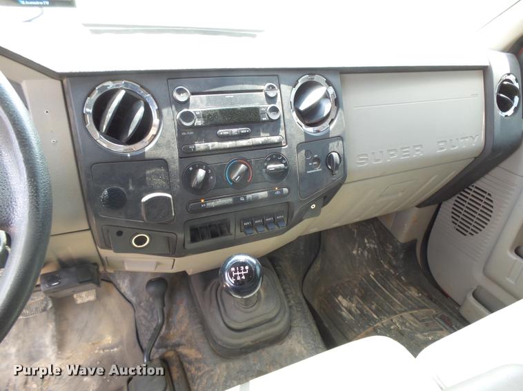 image for item DB2547 2008 Ford F350 XLT Super Duty SuperCab flatbed pickup truck