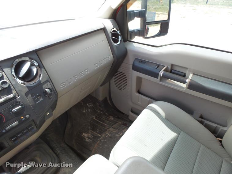 image for item DB2547 2008 Ford F350 XLT Super Duty SuperCab flatbed pickup truck