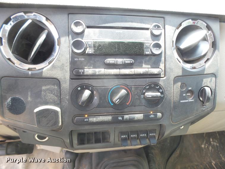 image for item DB2547 2008 Ford F350 XLT Super Duty SuperCab flatbed pickup truck