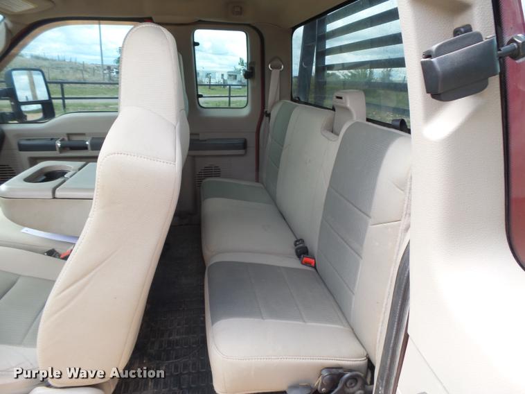 image for item DB2547 2008 Ford F350 XLT Super Duty SuperCab flatbed pickup truck