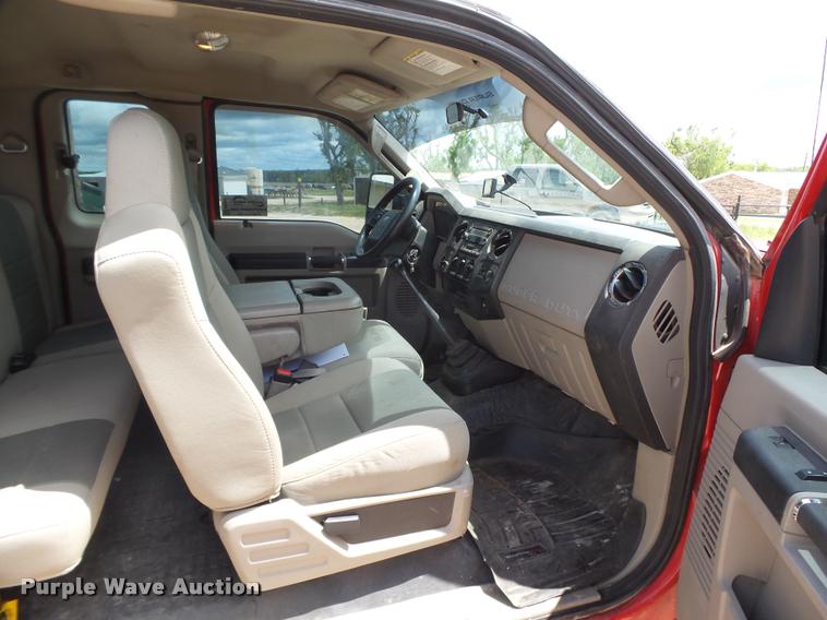 image for item DB2547 2008 Ford F350 XLT Super Duty SuperCab flatbed pickup truck