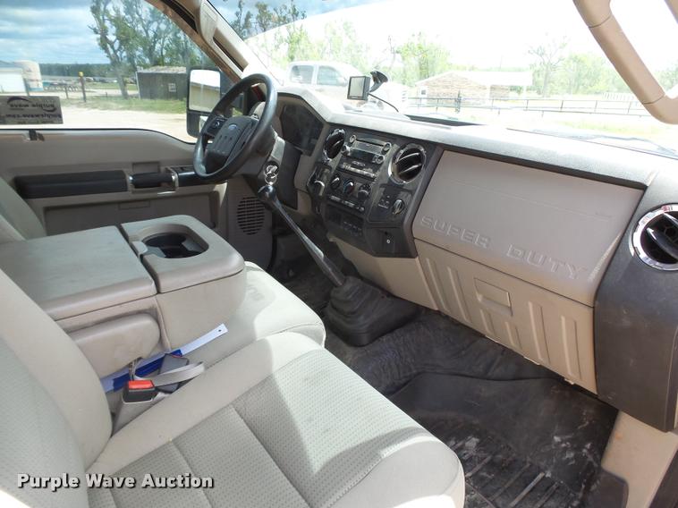 image for item DB2547 2008 Ford F350 XLT Super Duty SuperCab flatbed pickup truck