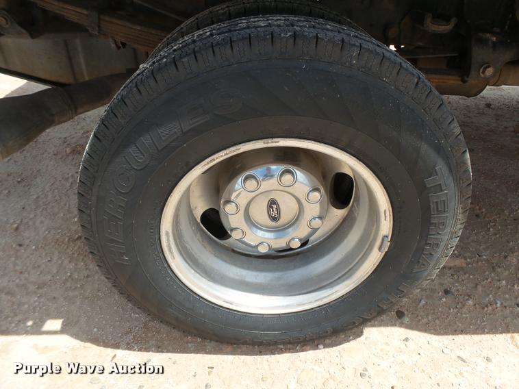 image for item DB2547 2008 Ford F350 XLT Super Duty SuperCab flatbed pickup truck