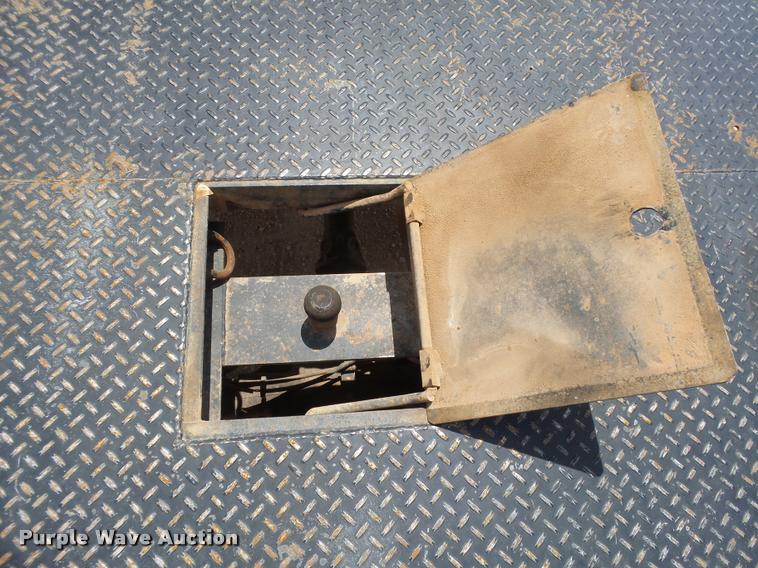 image for item DB2547 2008 Ford F350 XLT Super Duty SuperCab flatbed pickup truck