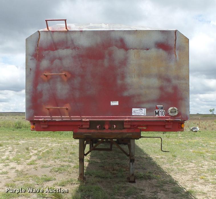 image for item DB2548 1988 Utility Float flatbed trailer