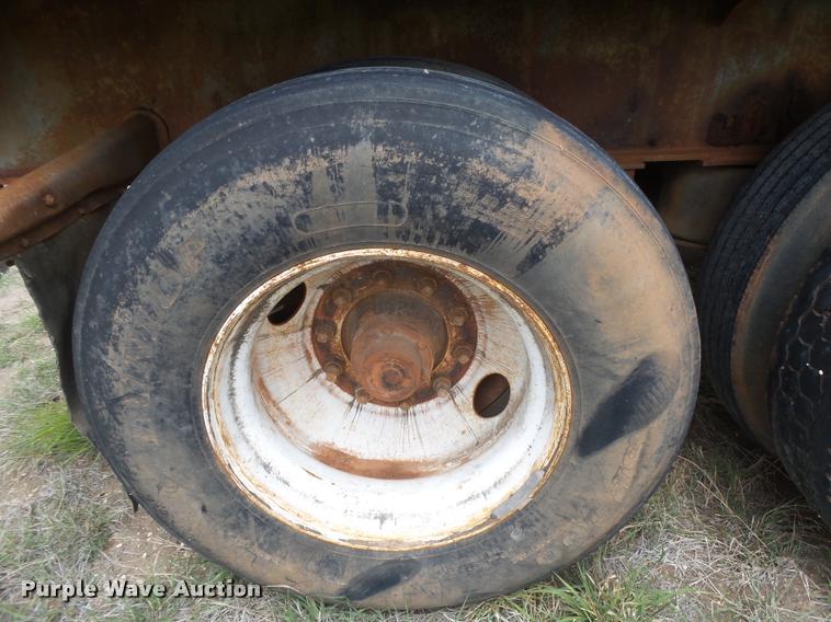 image for item DB2548 1988 Utility Float flatbed trailer