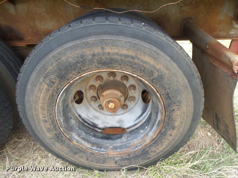 image for item DB2548 1988 Utility Float flatbed trailer