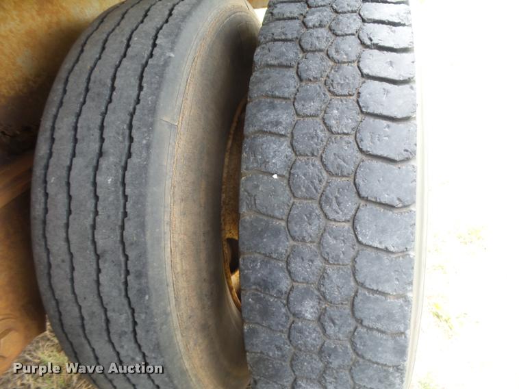 image for item DB2548 1988 Utility Float flatbed trailer