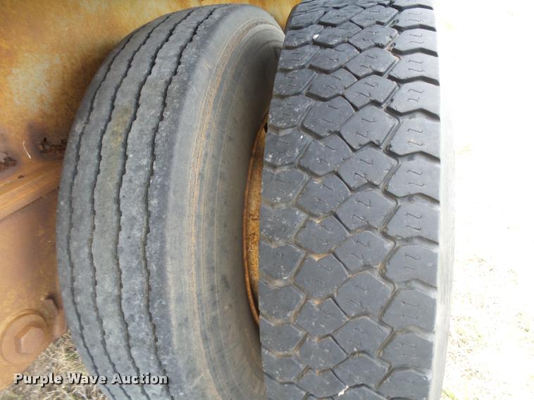 image for item DB2548 1988 Utility Float flatbed trailer