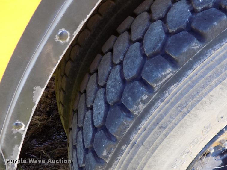 image for item DC7227 2005 Blue Bird Vision school bus