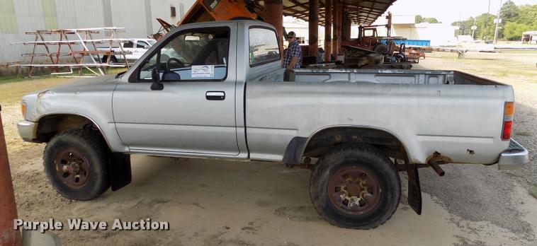 image for item DC7232 1989 Toyota pickup truck