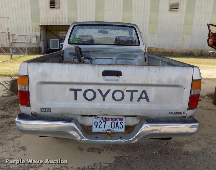 image for item DC7232 1989 Toyota pickup truck