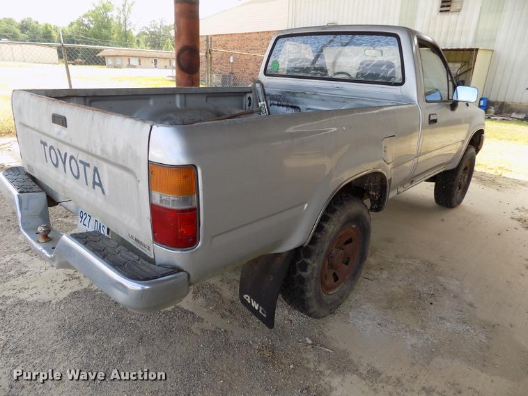 image for item DC7232 1989 Toyota pickup truck