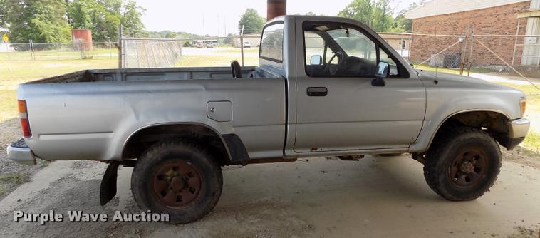 image for item DC7232 1989 Toyota pickup truck