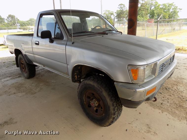 image for item DC7232 1989 Toyota pickup truck