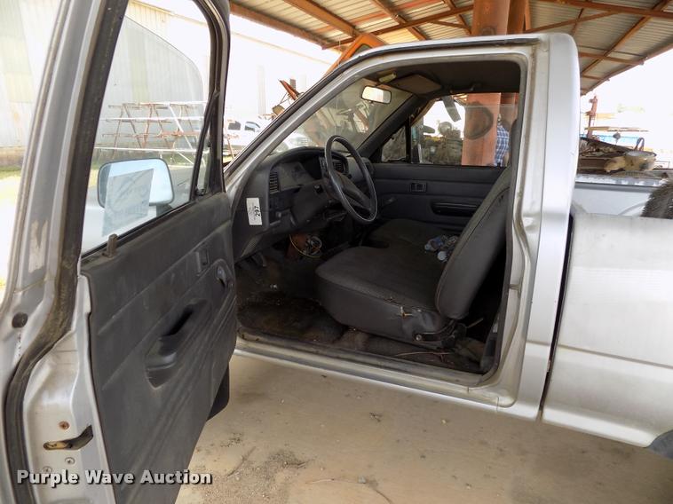 image for item DC7232 1989 Toyota pickup truck