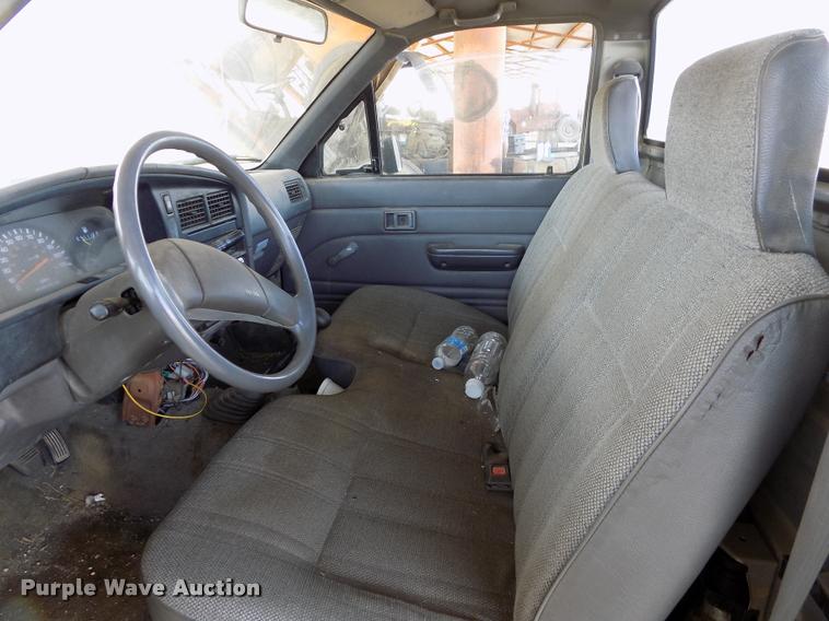 image for item DC7232 1989 Toyota pickup truck