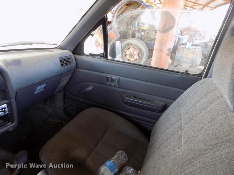 image for item DC7232 1989 Toyota pickup truck