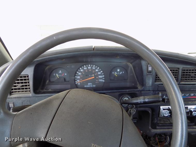 image for item DC7232 1989 Toyota pickup truck