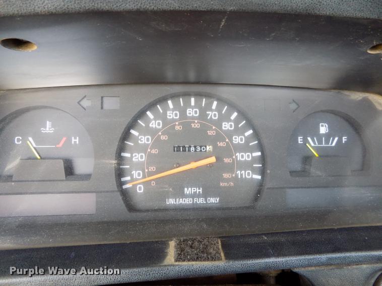 image for item DC7232 1989 Toyota pickup truck
