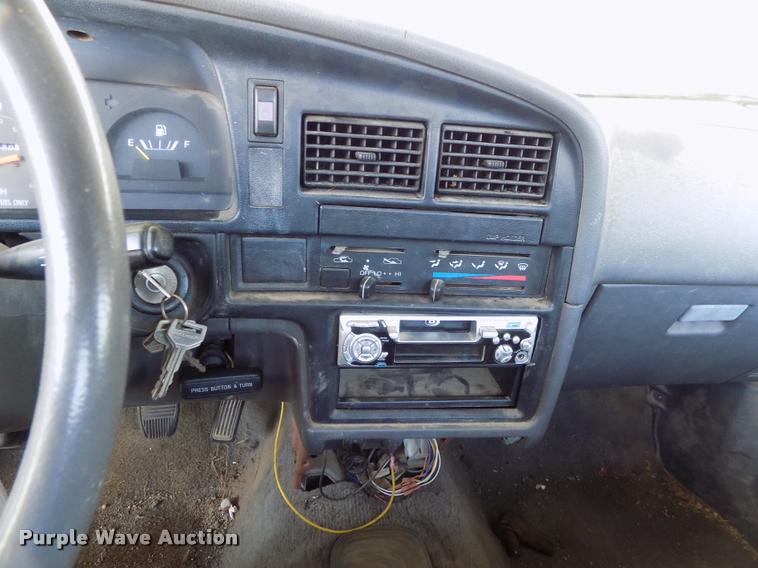 image for item DC7232 1989 Toyota pickup truck